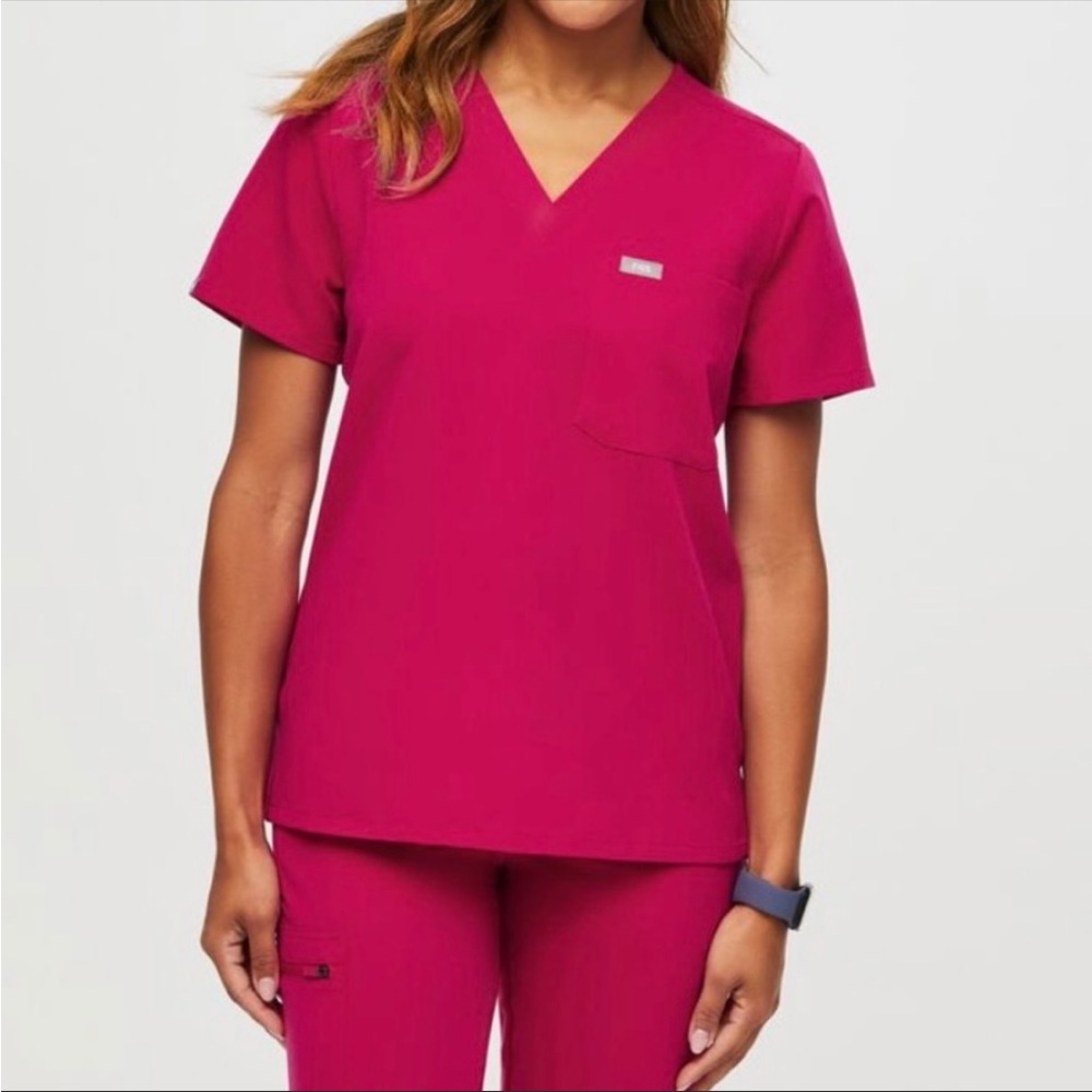 Figs scrub top